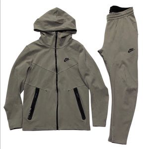 NIKE TECH FLEECE TRACK SUIT